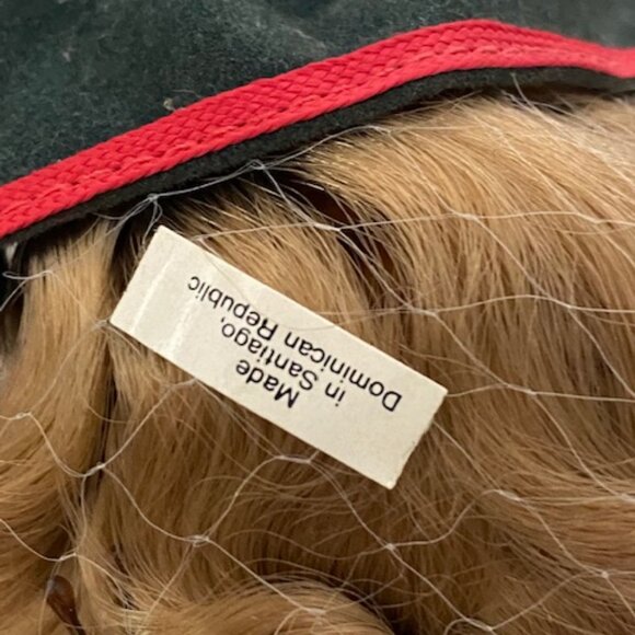 VINTAGE 1983 SHIRLEY TEMPLE Vinyl Doll - WEE WILLIE WINKIE - with stand - Picture 5 of 5